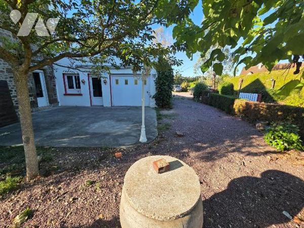 A vendre à CEAUCE(61), proche des commerces, une maison comprenant un séjour(30 m²) avec cuisin...