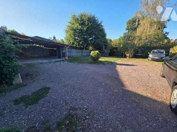 A vendre à CEAUCE(61), proche des commerces, une maison comprenant un séjour(30 m²) avec cuisin...
