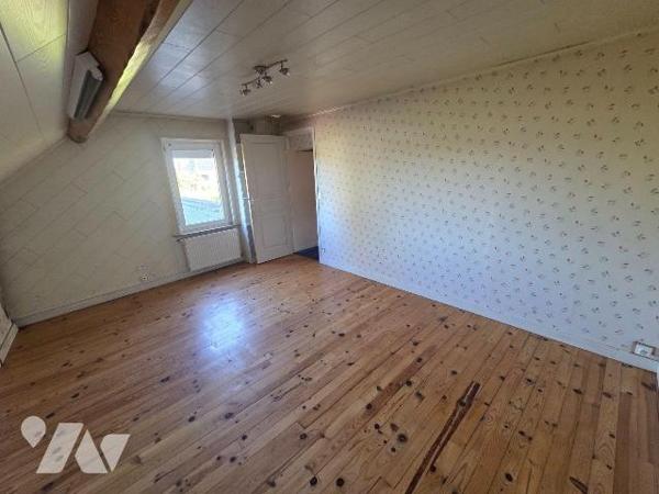 A vendre à CEAUCE(61), proche des commerces, une maison comprenant un séjour(30 m²) avec cuisin...