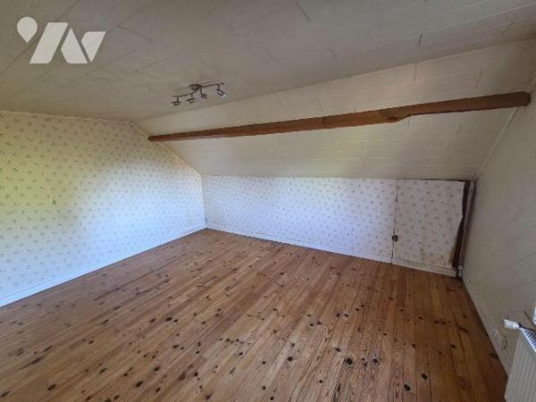 A vendre à CEAUCE(61), proche des commerces, une maison comprenant un séjour(30 m²) avec cuisin...