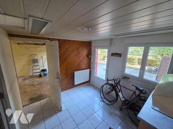 A vendre à CEAUCE(61), proche des commerces, une maison comprenant un séjour(30 m²) avec cuisin...
