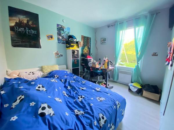 Maison récente tout confort avec grand jardin, très grand garage et piscine