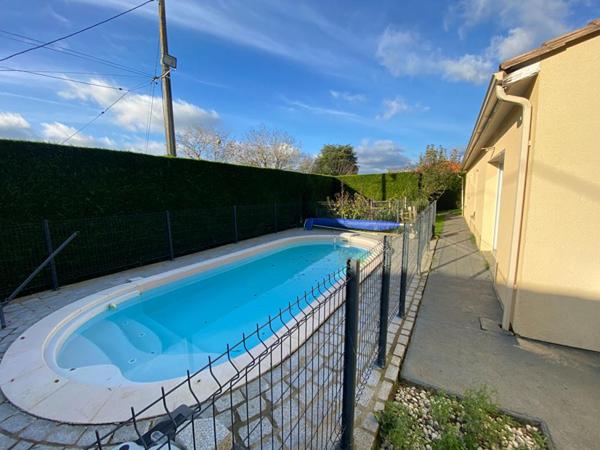 Maison récente tout confort avec grand jardin, très grand garage et piscine