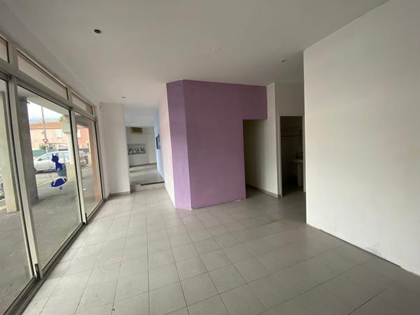 Location local commercial Castelnau-le-Lez - 111 m² - 1 020 €/mois