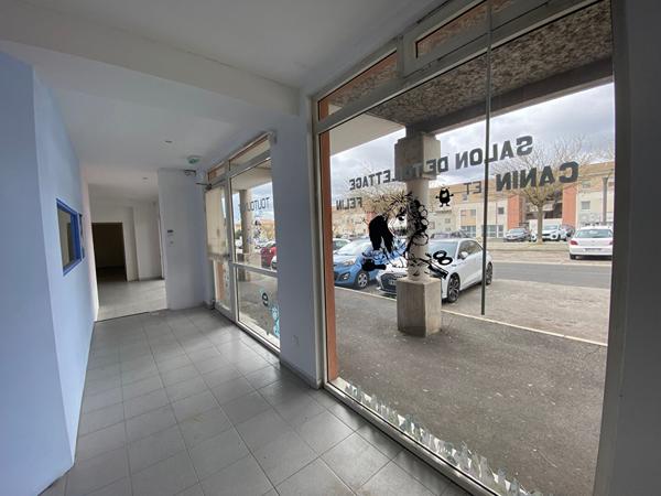 Location local commercial Castelnau-le-Lez - 111 m² - 1 020 €/mois