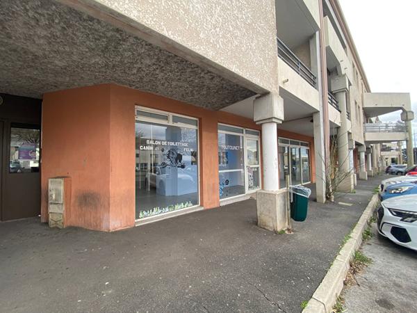 Location local commercial Castelnau-le-Lez - 111 m² - 1 020 €/mois