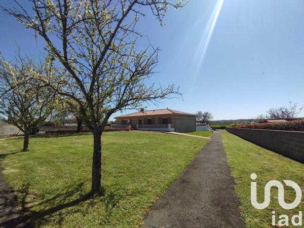 Maison 6 pièces de 195 m² à Bazoges-en-Pareds (85390)