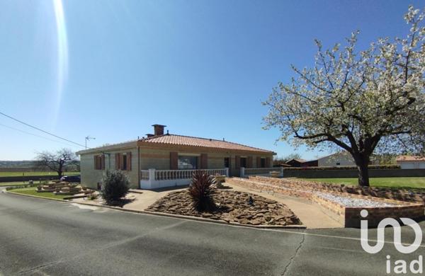 Maison 6 pièces de 195 m² à Bazoges-en-Pareds (85390)