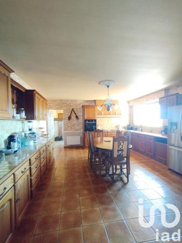 Maison 6 pièces de 195 m² à Bazoges-en-Pareds (85390)