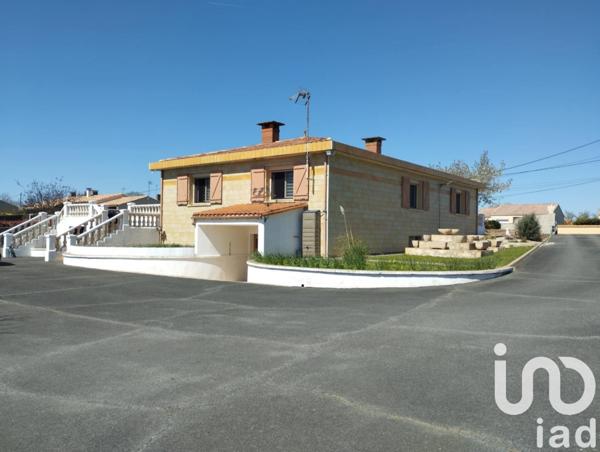 Maison 6 pièces de 195 m² à Bazoges-en-Pareds (85390)