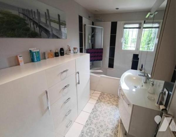 METROPOLE SUD : SUPERBE PAVILLON INDIVIDUEL de 143 m² sur SOUS-SOL complet, av chambre et SDB au RDC