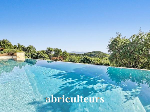 Splendide villa de 296 m² avec piscine, sauna, spa, terrain de 1,2 ha et vue exceptionnelle à Rognes (13840)