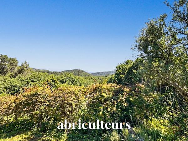 Splendide villa de 296 m² avec piscine, sauna, spa, terrain de 1,2 ha et vue exceptionnelle à Rognes (13840)