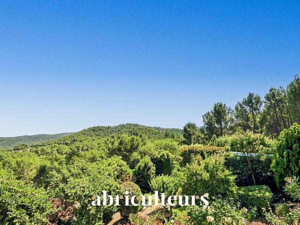 Splendide villa de 296 m² avec piscine, sauna, spa, terrain de 1,2 ha et vue exceptionnelle à Rognes (13840)