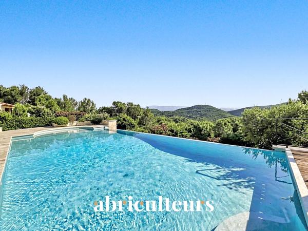 Splendide villa de 296 m² avec piscine, sauna, spa, terrain de 1,2 ha et vue exceptionnelle à Rognes (13840)