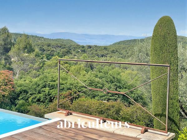 Splendide villa de 296 m² avec piscine, sauna, spa, terrain de 1,2 ha et vue exceptionnelle à Rognes (13840)