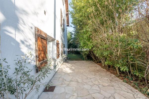 Vente                                                      Maison
                        
                     7 pièces                      177 m2                     à Sucy-en-Brie