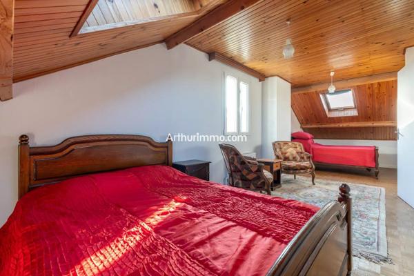 Vente                                                      Maison
                        
                     7 pièces                      177 m2                     à Sucy-en-Brie