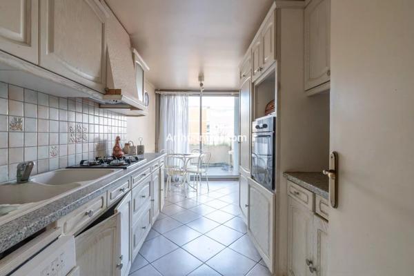 Vente                                                      Appartement
                        
                     5 pièces                      106 m2                     à Sucy-en-Brie