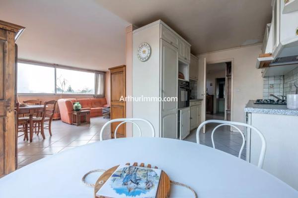 Vente                                                      Appartement
                        
                     5 pièces                      106 m2                     à Sucy-en-Brie