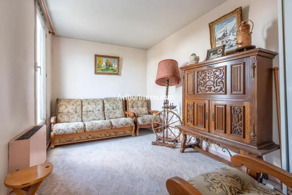 Vente                                                      Appartement
                        
                     5 pièces                      106 m2                     à Sucy-en-Brie