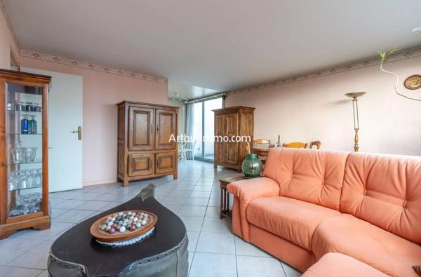 Vente                                                      Appartement
                        
                     5 pièces                      106 m2                     à Sucy-en-Brie
