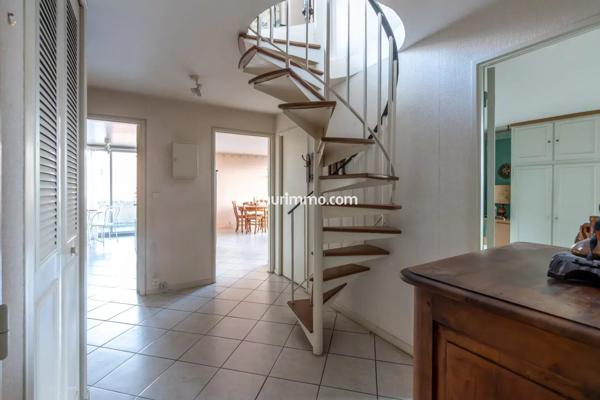 Vente                                                      Appartement
                        
                     5 pièces                      106 m2                     à Sucy-en-Brie
