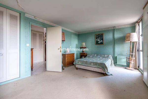 Vente                                                      Appartement
                        
                     5 pièces                      106 m2                     à Sucy-en-Brie
