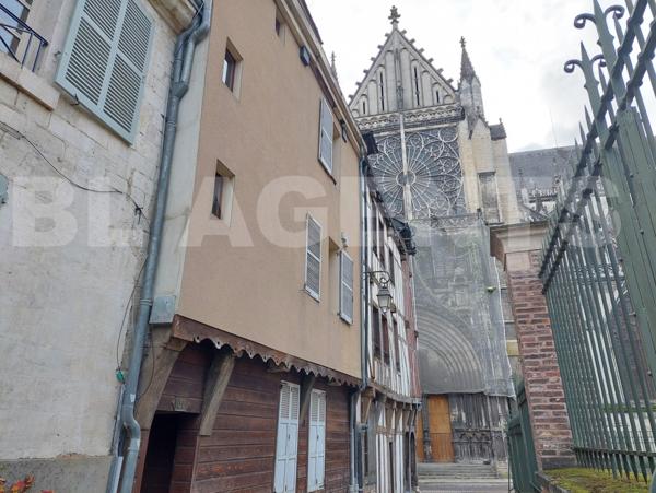 Studio atypique avec mezzanine de 31m², avec vue imprenable sur la Cathédrale.