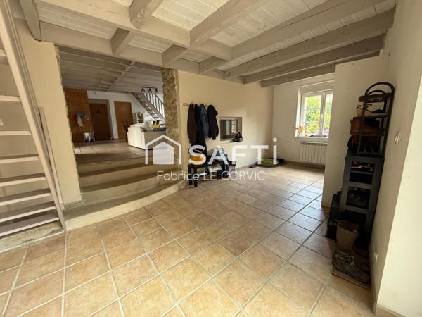 LONGERE DE CARACTERE DE 138 M2 EN CAMPAGNE DE LOCMINE SUR TERRAIN DE 1240 M2