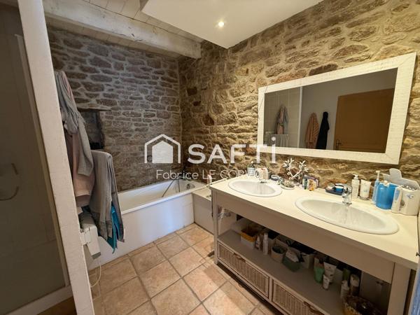 LONGERE DE CARACTERE DE 138 M2 EN CAMPAGNE DE LOCMINE SUR TERRAIN DE 1240 M2