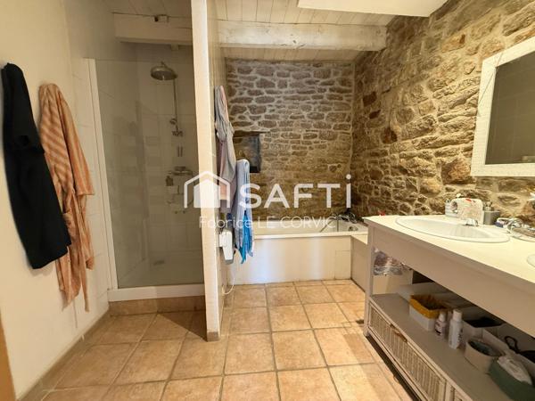 LONGERE DE CARACTERE DE 138 M2 EN CAMPAGNE DE LOCMINE SUR TERRAIN DE 1240 M2