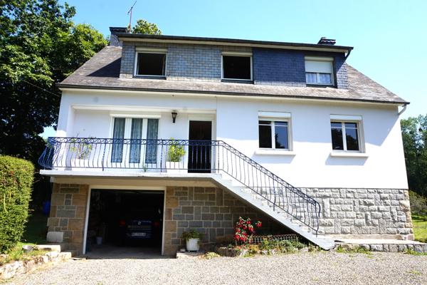 Grande maison familiale à PABU avec vaste terrain arboré