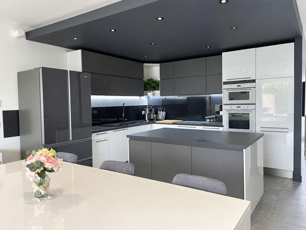 MAISON EYSINES / 3 CHAMBRES / GARAGE / RECENTE