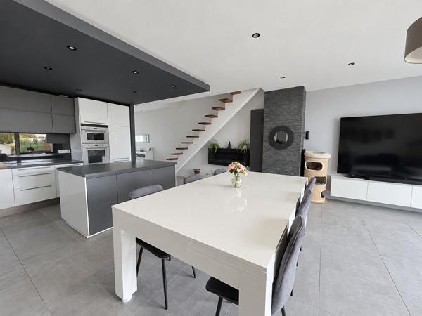 MAISON EYSINES / 3 CHAMBRES / GARAGE / RECENTE