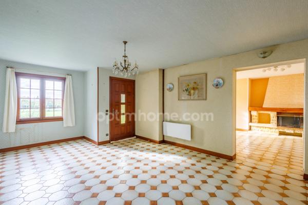 Proximité de Pont l'Evèque - Maison de 144 m2 - 3 chambres dont 1 rdc - Dépendance 65 m2 avec garage - Terrain 2177 m2