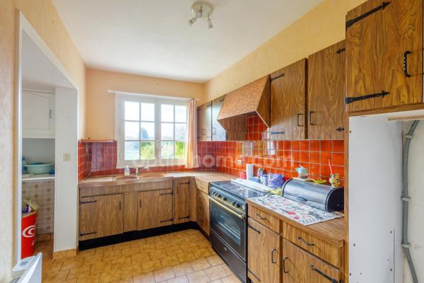 Proximité de Pont l'Evèque - Maison de 144 m2 - 3 chambres dont 1 rdc - Dépendance 65 m2 avec garage - Terrain 2177 m2