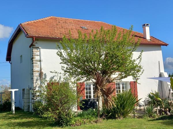 Urt (64240) Maison de caractère T7 datant de 1586 en bon état géneral