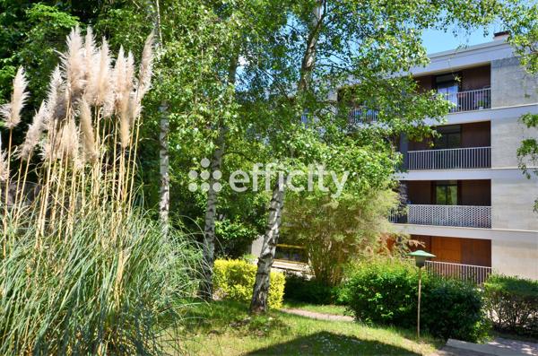 Appartement
         6 pièces
        - 130 m² Bien prestige 710 000 € *