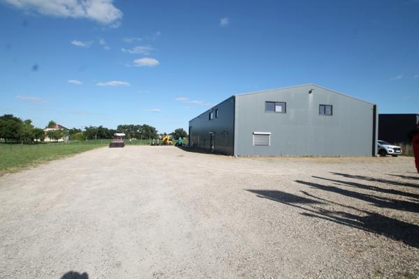 À VENDRE – Bâtiment Professionnel Récent de 550 m² – Damazan (ZAE)- Terrain 3064m²