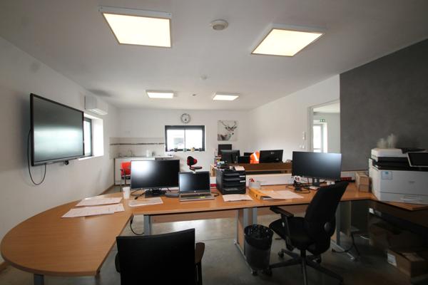 À VENDRE – Bâtiment Professionnel Récent de 550 m² – Damazan (ZAE)- Terrain 3064m²