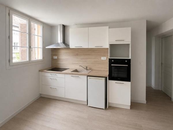 Appartement à louer 528 € CC UZERCHE 3 p 68 m² DPE C