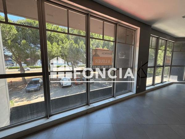 Location Local commercial 4 pièces 250 m² - LES TOURRADES Mandelieu 06210