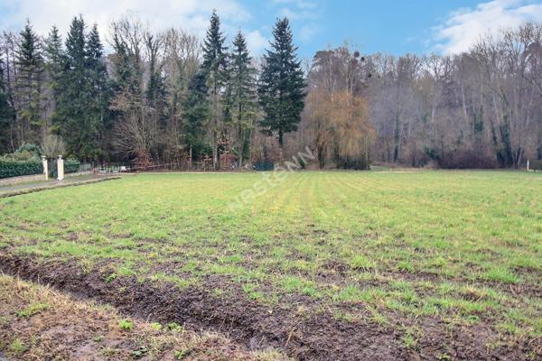 Terrain a batir a 5km d EPERNON dans un village des YVELINES