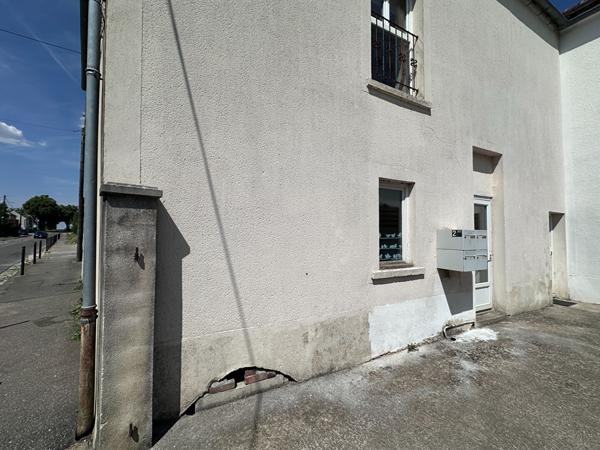 Immeuble de rapport à Tousson 4 appartements + local commercial + garage