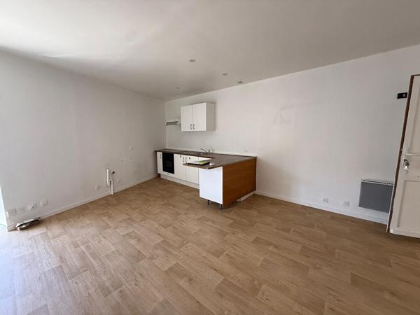 Immeuble de rapport à Tousson 4 appartements + local commercial + garage