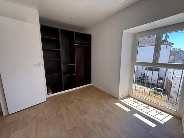 Immeuble de rapport à Tousson 4 appartements + local commercial + garage