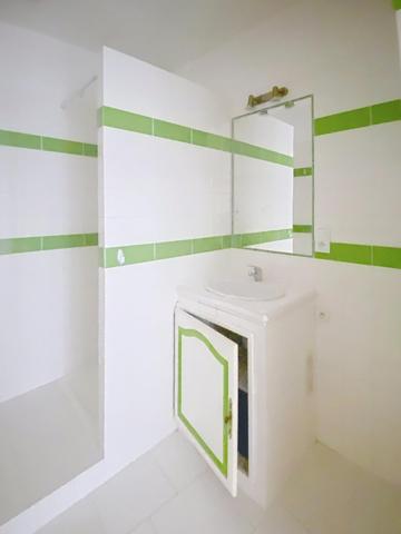 Bel appartement traversant avec terrasse.