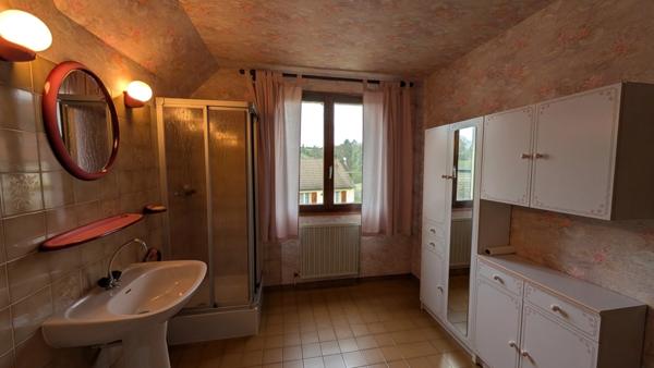 Pavillon sur sous sol 4 chambres- jardin- véranda à vendre à TONNERRE 89