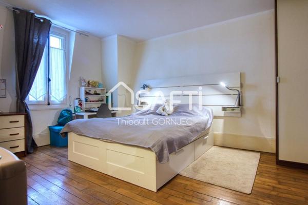 Maison MANSART à Vendre 220m2 env.Terrain de 586m2 env.